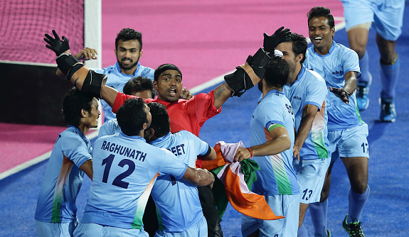 BBCSport's tweet image. India beat Pakistan 4-2 on penalties in #AsianGames2014 hockey final to qualify for Rio 2016. bbc.in/1nRctp0