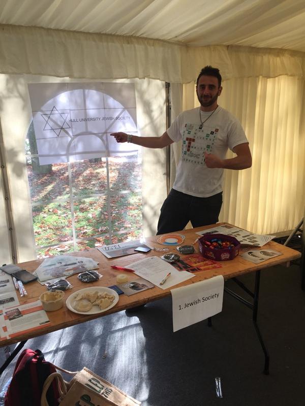HullJsoc's tweet photo. And we're off into the twitter sphere! Having a great day with @Magsuissa on our freshers stall 👍👍 #64daysoffreshers http://t.co/wY3mDWjpc2