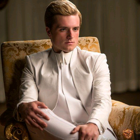 ProudOfKatniss's tweet photo. Josh Hutcherson es Peeta Mellark el arma del Capítolio en este still de #MockingjayI http://t.co/3LL2h1mOBc