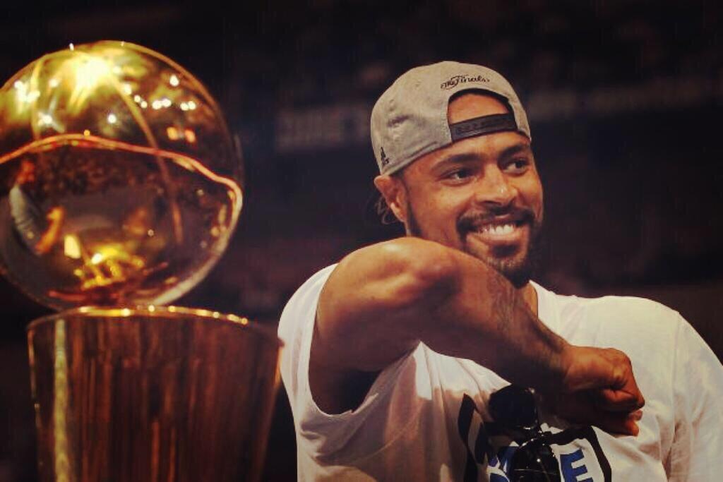 Happy birthday to Tyson Chandler ( Everyone show him love! 