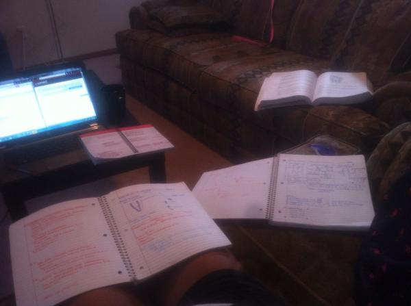 quelkills's tweet image. #collegestudentproblems #4exams #lotsofhw #earlybirdgetstheworm