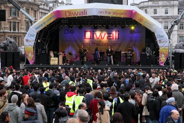 FreeinLondon12's tweet photo. #freefestivalinlondon Sunday 12 October @DiwaliLondon The Festival of Lights http://t.co/cd44LVR0Ab http://t.co/8i9VV0zYTU