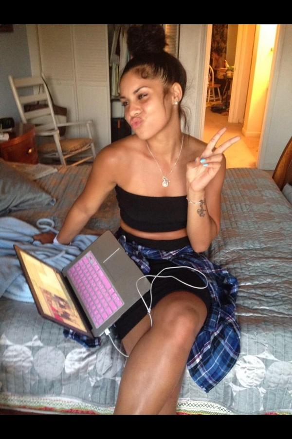 fllwyao's tweet photo. Hands down the baddest female hooper 😪🙌🏀 http://t.co/g48s4NxF5X