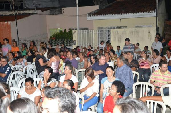AscomZeFranco's tweet photo. Mais uma foto de @DepZeFranco na Festa de Santa Terezinha. Ato católico reuniu centenas de fiéis http://t.co/fpo58f6NKD