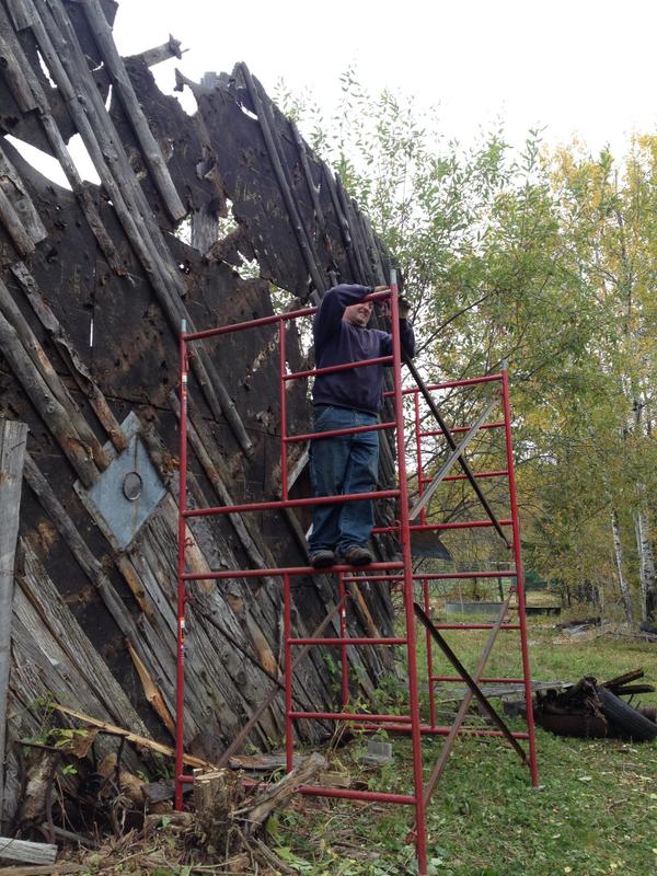 VoyageurBrewMN's tweet image. Busy day - reclaiming barn wood for the Voyageur taproom. Looking forward to a cold one! #notafraidofhardwork