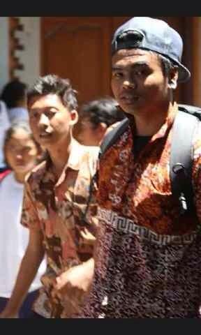 sky_jhonn's tweet photo. Coba liat mirip kan sedikit 🐵@TonightShow_NET  #TonightShowBatik http://t.co/JitVRmCf92