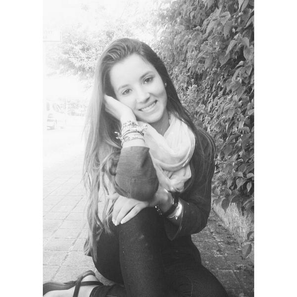 Mariaferron1995's tweet photo. Y así soy yo jjjjj http://t.co/0yvsyKEDO4