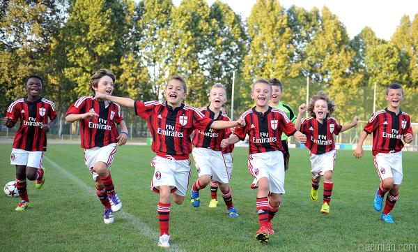 AC Milan Youth Sector on Twitter: "Milan Pulcini 2006 have a question for you: do you our new Twitter header? #MilanYouth http://t.co/OhIS1Hqjt4"