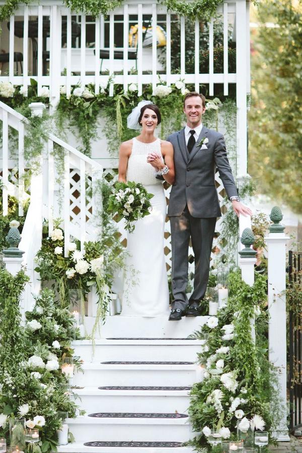 AlphaLeeEvents's tweet image. Such a dreamy staircase for this backyard wedding. #alphaleeevents