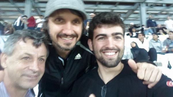 pontesflavio's tweet photo. Eu achei que o @fredmelopaiva ia ficar sem dedos ontem de tanto roer as unhas. #temvolta! #Aquiégaloporra! http://t.co/Z7nlIRyC2q