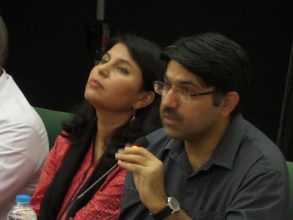 DigitalRightsPK's tweet photo. @adnanrehmat1 stressing the importance of #DevelopmentalJournalism in #Pakistan in the modern age at #HRCP's seminar. http://t.co/6mFg6JiqLT