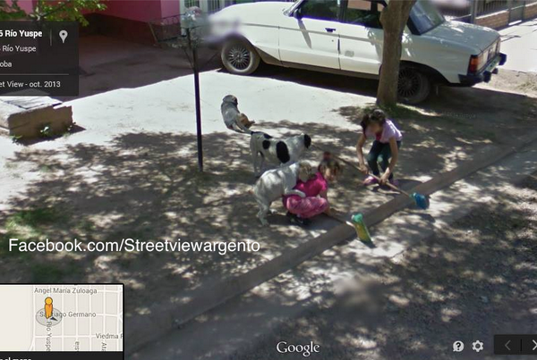 StreetViewArgen's tweet photo. - Neena no te agaches que el perro esta alsado http://t.co/oaHjEYzXrd
