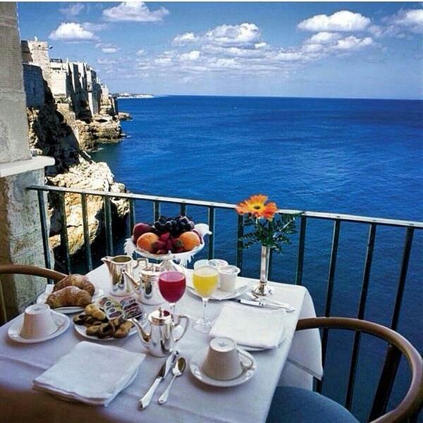 lasourcedustyle's tweet photo. Petits croissants à King's Landing. 
#gameofthrones http://t.co/90hbSyBtwy