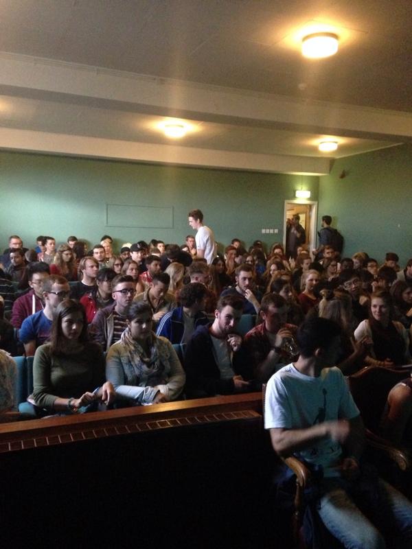 ConnectrCareers's tweet photo. Standing room only - that over 120 already #StrathBFGradtalk #mybrightfuture http://t.co/HltxIWNJz9