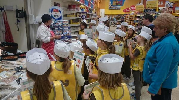 TiffH2306's tweet photo. March brownies learning about fish @MarchTesco  @markwinter1 http://t.co/js5VtKIarG
