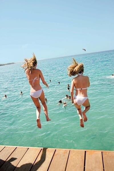 GirICloset's tweet photo. Things that you should never leave when you hit the beach!  http://t.co/Tvx7KWbmu1 

RT if you miss the Beach life! http://t.co/Hv56EM5EpV