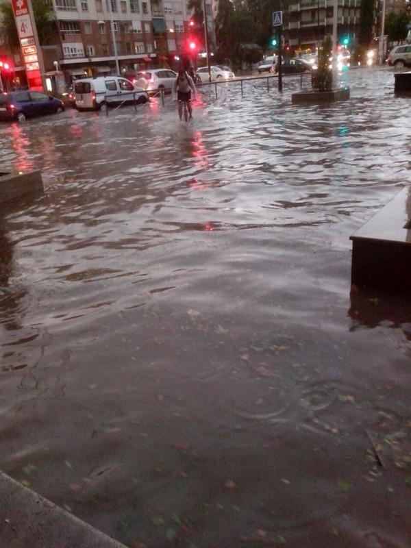 oficialpruso's tweet photo. Queriamos sentirnos como en casa y robamos el clima @rojo151 #seemslegit http://t.co/tjnbFOVbPr