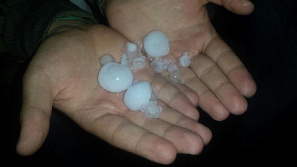 Alex_rizitos's tweet photo. @ideal_granada Granizada esta tarde en Granada #Aulario_Derecho http://t.co/B1MVjYB8QS