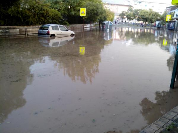 gerugo22's tweet photo. #estapasando #Granada  #TormentaGranada @ideal_granada http://t.co/pbdqPtQAX2