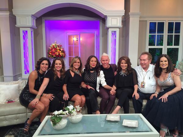 waithsman's tweet photo. Gracias @netas_divinas @Isabellascurain @gloriacalzada @alexrosaldo @luzmazetina @PreguntaleaAna @yolandandrade hpd8 http://t.co/lMn1yFgNj5