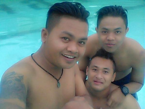 dpistonband's tweet photo. @DanangDpiston @Andreasrosy @wahyurock5 @Dpiston1 hehehe http://t.co/No9BEXbSnx
