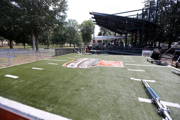 OleMissPix's tweet photo. GameDay in The Grove update:

1:37PM The mock football field is up and ready. 

@OleMissFB @CollegeGameDay http://t.co/WrcBm6bSAO