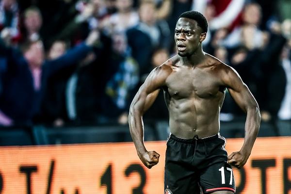 “<a href="/feyenoordpings/">Feyenoordpings 🔴⚪️</a>: Manu is opnieuw de redder in nood: 2-1! Heerlijke uithaal... #feyspa ” wat een beest 👏🙌👏🙌