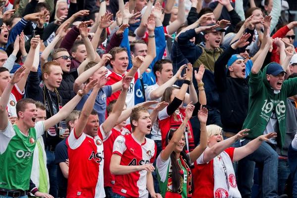 "Waar is dat feestje, HIER is dat feestje!" zingt Het Legioen!