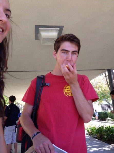 CHS_apples's tweet photo. Even ASB president Alex Gannett likes a bite #crunchythursday http://t.co/xKdhQ2E9CU