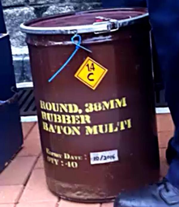 OccupyHK's tweet photo. ALERT Rubber bullets moved into government compound of CY Leung #OccupyCentral #HongKong #佔中 http://t.co/4iL93PHnpX