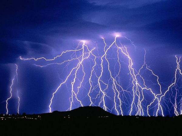 patatasstoreino's tweet photo. #Jaén ahora mismo,
¿Puede haber más relámpagos? http://t.co/tD2Z2lLxki