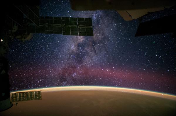 Discovery's tweet photo. Photo of the Day: The Milky Way Viewed From the International Space Station! via @NASA http://t.co/1pRIOxpfXI