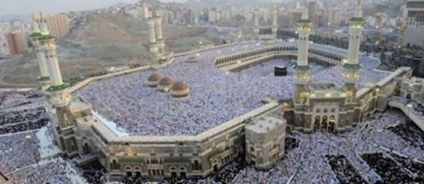 LePoint's tweet photo. La Mecque : plus d'un million de musulmans entament le #hajj : http://t.co/wEUGLVUxh5 http://t.co/YtWsBe1h42