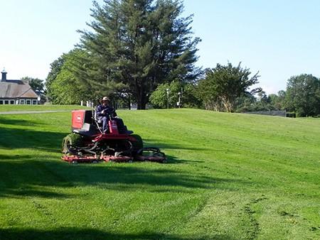 USGA's tweet photo. Quick tips from the #USGA Green Section on preparing a course for fall and winter conditions: http://t.co/fwMTg8ltQI http://t.co/kyeDaXJa7V