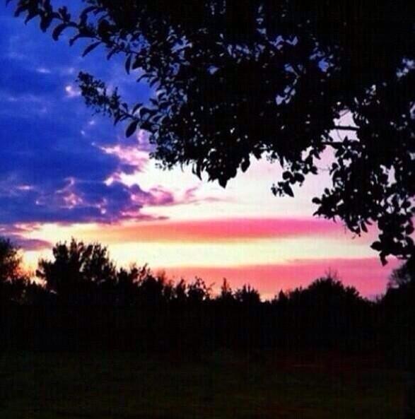 EarlDibblesJr's tweet photo. The most American sunset ever. http://t.co/WND1zJuG25