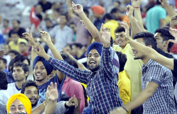 SportsbyHT's tweet photo. David Miller and Akshar Patel smashed 47-runs in 19 balls as #KXIP beat #BT by 4 wkts http://t.co/y62TwbPJSk #KXIPvBT http://t.co/M4TEygKMGq