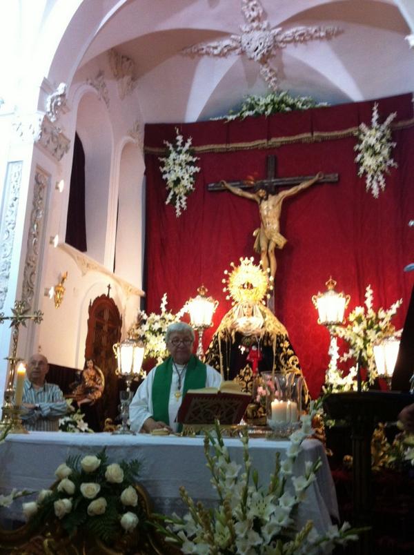 Dolores_Priego's tweet photo. Toma de posesión del nuevo Hermano Mayor Don Francisco Expósito Jiménez y su Junta de Gobierno. http://t.co/omoaelOGq4