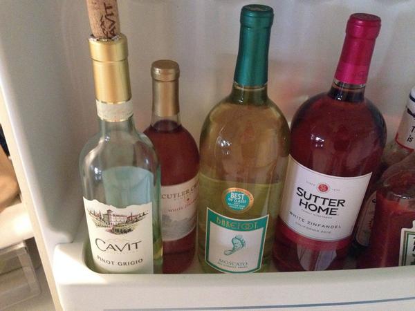 dianacast18's tweet photo. My mom & I are so basic #endlesswine http://t.co/1DV4EYYn88