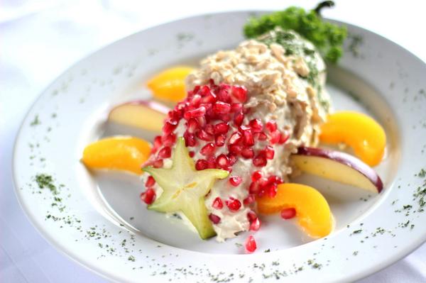 BellinghausenSF's tweet photo. No puedes terminar este mes patrio sin probar nuestros chiles en nogada.
¡Exquisitos! http://t.co/bbeNZhxvEU