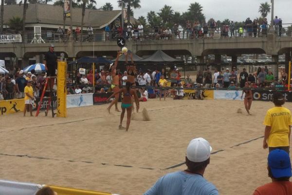 avpbeach's tweet photo. On court 1, @urango &amp; @benny_boo5 win the first, 21-14 over @JessGysin &amp; @MorganEBeck #AVPHBCHAMPS http://t.co/KL49XV23kx