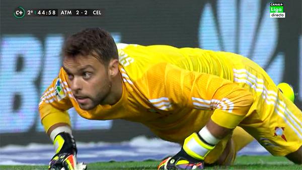 MPlusDeportes's tweet photo. Se va a hablar mucho del golazo de tacón, pero este hombre hoy se ha ganado el sueldo.
Partidazo de Sergio Álvarez. http://t.co/440ga6C8OZ