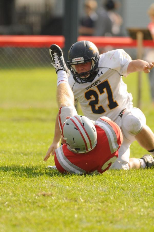 jackhaley42's tweet photo. A safety may have secured the win as Victor leads Canandaigua 23-7 with under 3 minutes @Victor_Football @svfb85 #roc http://t.co/pZBT0eWjPp