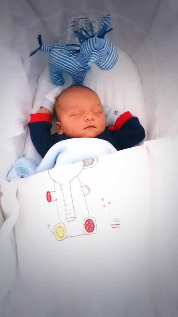Sian_Jones95's tweet photo. Look how precious my nephew is. 👶❤❤ http://t.co/ARItQ4AQoj