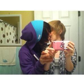 Helloimburt's tweet photo. @emoXTwin daniellllll 😏 this pic is still cute http://t.co/3I0oqEo3Vi