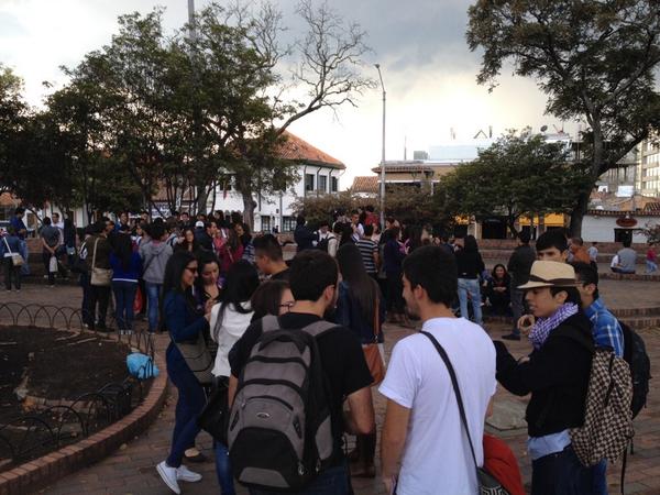 tMtSAVE's tweet photo. Listos para amar a Bogotá. Arranca la primera misión #SAVEyourCITY #SAVEwithLOVE #TogetherWeAreSAVE http://t.co/GgwK3FR4Tq