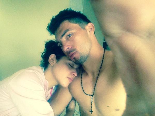 wilber_perez17's tweet photo. En mis brazos siempre estarás segura, te amo @AlejandraWP_17 gracias por cada momento. http://t.co/A8NHzy2GLk