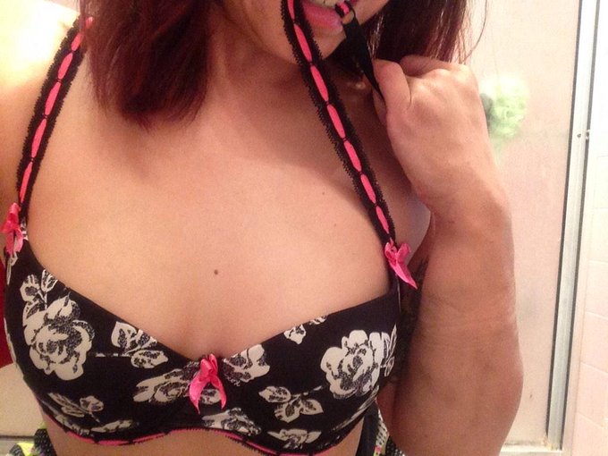 Any faves ??! Follow&amp;Rt for follow backs :D http://t.co/Jl6dv8FeGm<a href="/tag/happyhumpday"class="tags"><span>#happyhumpday</span></a><a href="/tag/asswednesday"class="tags"><span>#asswednesday</span></a><a href="/tag/babe"class="tags"><span>#babe</span></a><a href="/tag/datass"class="tags"><span>#datass</span></a><a href="/tag/as"class="tags"><span>#as</span></a>