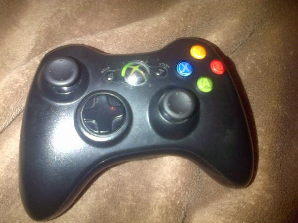 Akimboslayer251's tweet photo. Wanna see my Xbox controller, here its name is Bob. (yeah a '360 controller) #nuffsaid http://t.co/TSVyPqUAtZ