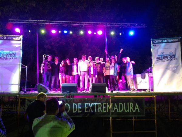 Enhorabuena @Prexton8 @CocheraSuite y Metáfora por actuación en #SuenaExtremadura2014 Coria pic.x.com/l30jchcjz5
