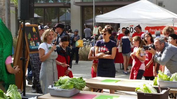 ediblecredits's tweet photo. At @eatrealfest ? Join the Kimchi-a-thon with @FarmhouseKraut and @happygirl_co Hmmmmm. #ERF2014 http://t.co/7c9exQcscB